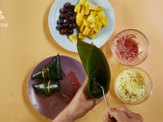 甜粽子和咸粽子都过时了！鲜果粽子才是王道 