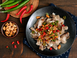 适合上班族的快手凉菜，蒜泥肥牛吃的巨过瘾 