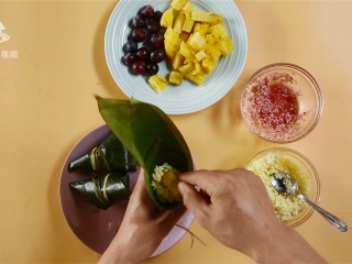 甜粽子和咸粽子都过时了！鲜果粽子才是王道 