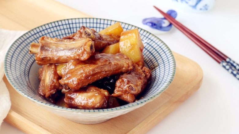 土豆烧排骨 