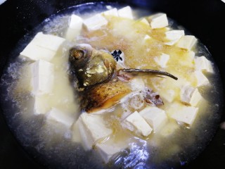 鱼头豆腐汤 