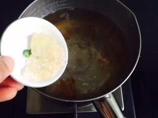 桃胶皂角米雪燕紫薯羹 